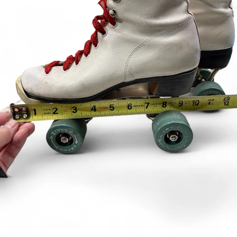 Vintage Arrow Roller Skates with Metal Carrying Case — Wall Star